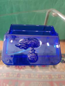 Scatola in vetro blu con fiamma dei carabinieri